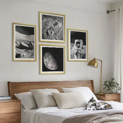 Komplet slik nad zofo motiv astronavta na Luni
