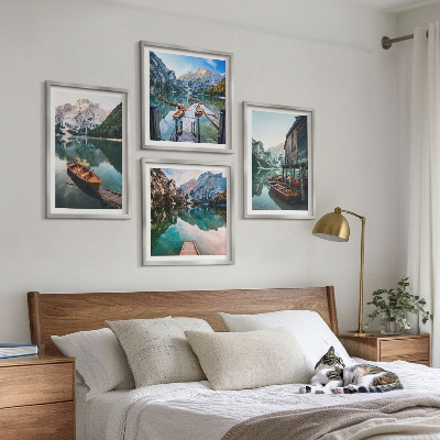 Pripravljena stenska galerija Jezero, gore, čolni, koča