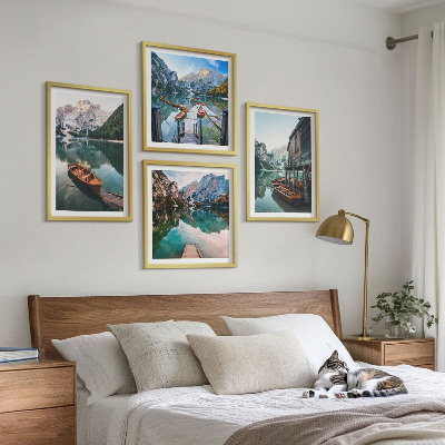 Pripravljena stenska galerija Jezero, gore, čolni, koča