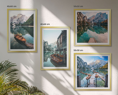 Pripravljena stenska galerija Jezero, gore, čolni, koča
