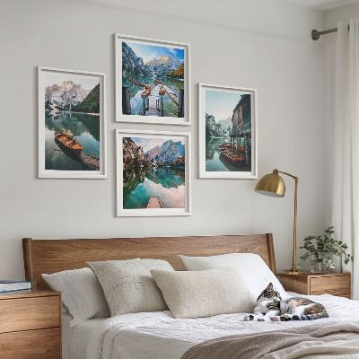 Pripravljena stenska galerija Jezero, gore, čolni, koča