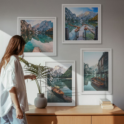 Pripravljena stenska galerija Jezero, gore, čolni, koča