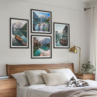 Pripravljena stenska galerija Jezero, gore, čolni, koča