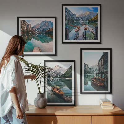 Pripravljena stenska galerija Jezero, gore, čolni, koča
