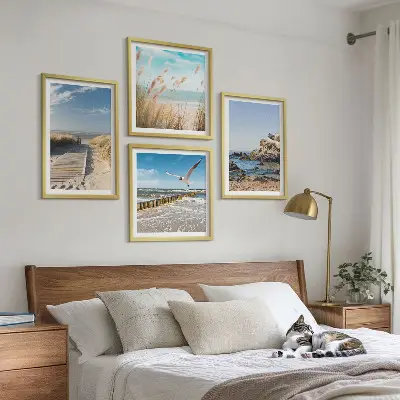 Komplet 4 slik v okvirju lesena pot ob plaži s pečinami