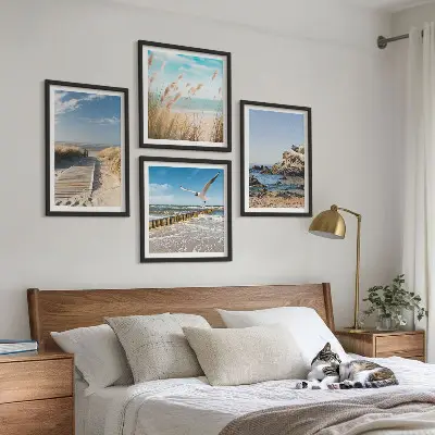 Komplet 4 slik v okvirju lesena pot ob plaži s pečinami