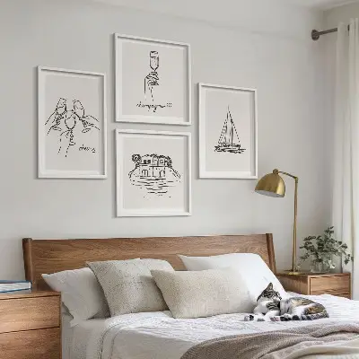 Pripravljena stenska galerija motiva hiše na vodi in jadrnice