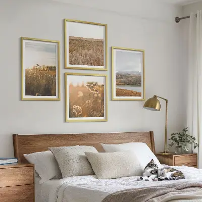 Komplet slik nad zofo z motivom pokrajine s travniki, gorami in jezerom