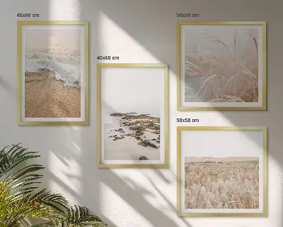 Pripravljena stenska galerija s motivom plaže, valov in kamnov za poletno vzdušje