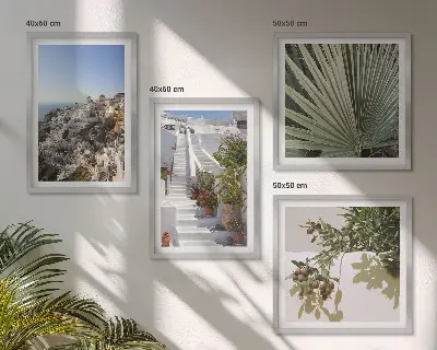 Pripravljena stenska galerija bele stopnice s pogledom na Santorini