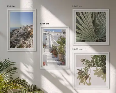 Pripravljena stenska galerija bele stopnice s pogledom na Santorini