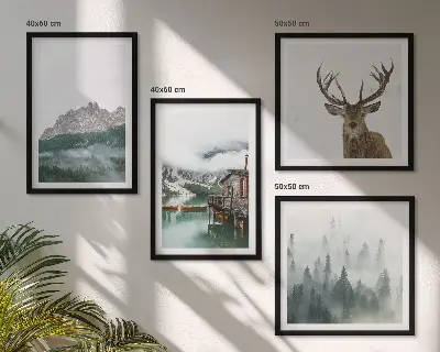 Komplet štirih slik v okvirju z motivom gora, jezera, jelenov, koče in megle