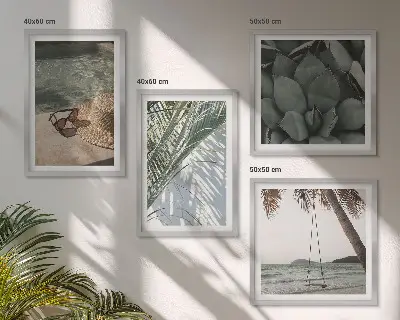 Pripravljena stenska galerija s motivom tropskih rastlin za počitniško vzdušje