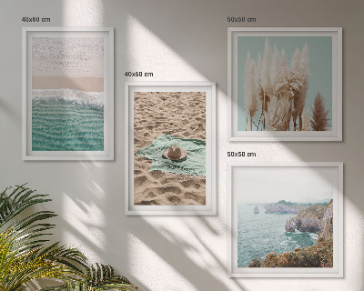 Set 4 slik v okvirju Klobuk iz trave na plaži z valovi