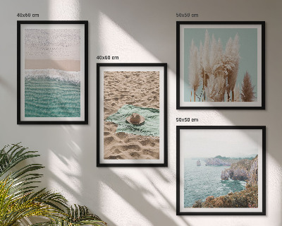 Set 4 slik v okvirju Klobuk iz trave na plaži z valovi