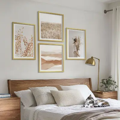Pripravljena stenska galerija z rastlinskimi motivi v bohemskem slogu