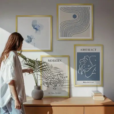Komplet 4 abstraktnih plakatov s cvetličnimi črtami v okvirju