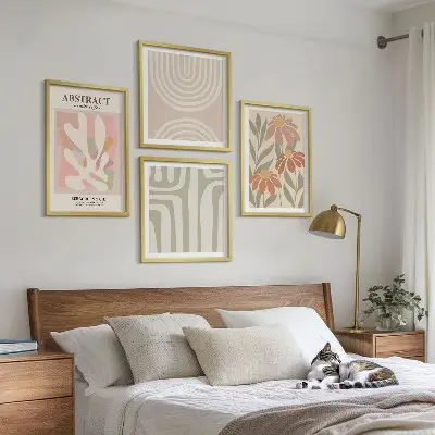 Stenska galerija z abstraktnimi rastlinskimi motivi pripravljen komplet slik