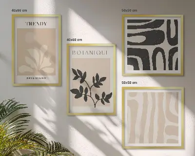 Pripravljena stenska galerija z elegantnimi rastlinskimi vzorci v bež in črni barvi
