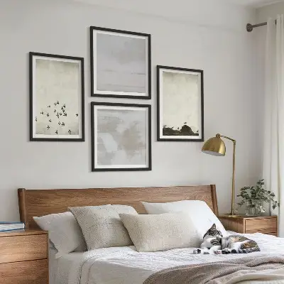 Komplet slik Minimalistične ptice v letu nad zofo
