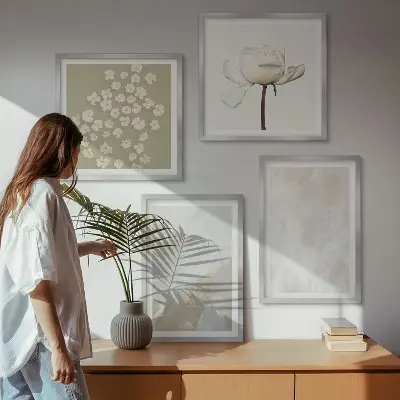 Pripravljena stenska galerija z motivi rož in modnimi boho teksturami
