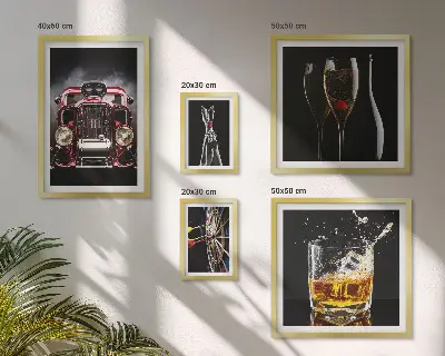 Poliptih v okvirju z elegantnimi motivi retro avtomobilov in pijač