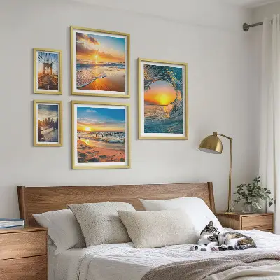 Komplet ujemajočih se slik morski sončni zahod in mestni mostovi