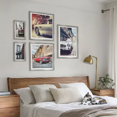 Komplet 5 slik v okvirju elegantne mestne klasike
