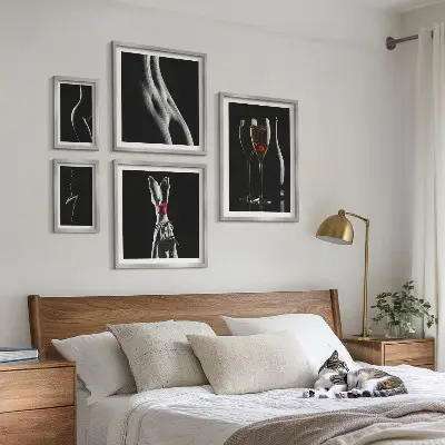 Poliptih v okvirju elegantni moderni poudarki v črni in rdeči barvi