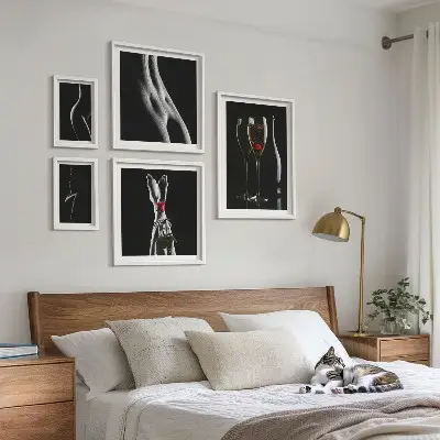 Poliptih v okvirju elegantni moderni poudarki v črni in rdeči barvi