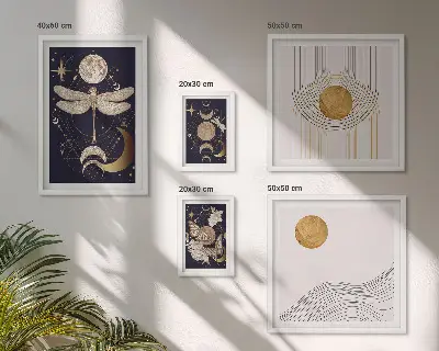 Poliptih v okvirju z elegantnimi motivi vesoljskih žuželk