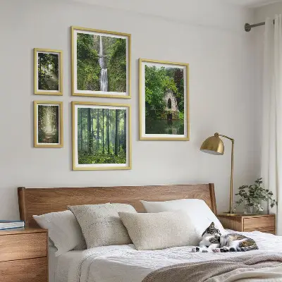 Komplet ujemajočih se slik zeleni gozdovi s slapovi v naravi