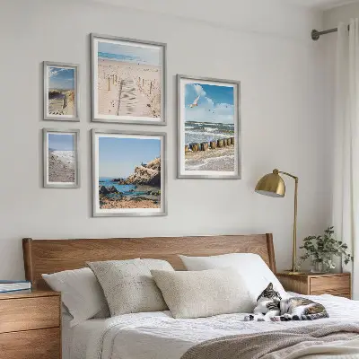 Komplet ujemajočih se slik s pokrajino morskih plaž