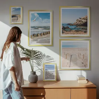 Komplet ujemajočih se slik s pokrajino morskih plaž