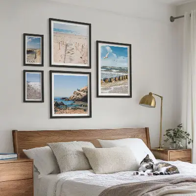 Komplet ujemajočih se slik s pokrajino morskih plaž