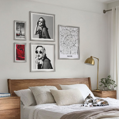 Komplet ujemajočih se slik Elegantni poudarki pariške mode