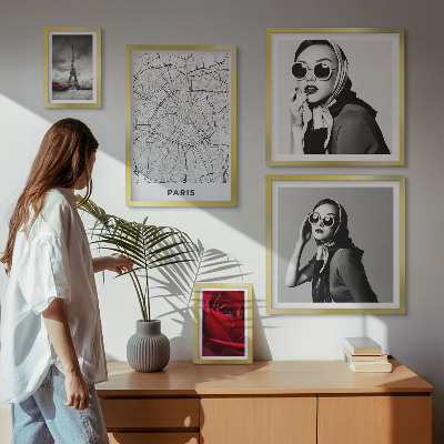 Komplet ujemajočih se slik Elegantni poudarki pariške mode