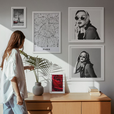 Komplet ujemajočih se slik Elegantni poudarki pariške mode