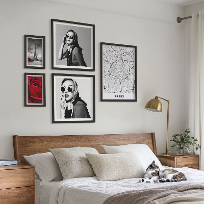 Komplet ujemajočih se slik Elegantni poudarki pariške mode