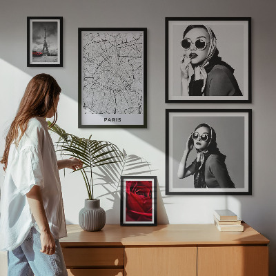 Komplet ujemajočih se slik Elegantni poudarki pariške mode