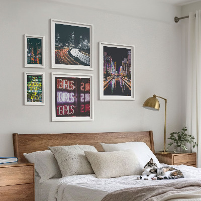 Set 5 slik v okvirju Sodobno mesto ponoči z neonskim ozadjem