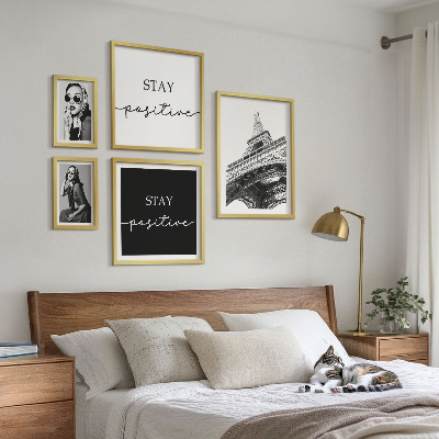 Komplet ujemajočih se slik Elegantna grafika moda Pariz