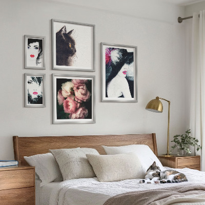 Komplet ujemajočih se slik Elegantni portreti žensk z vrtnicami