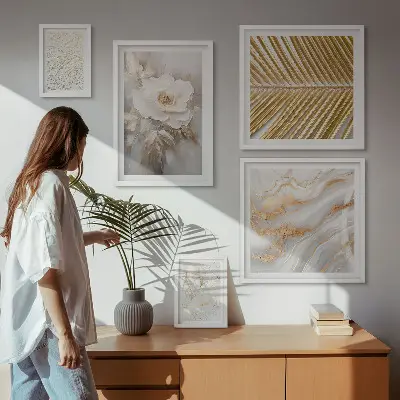 Komplet ujemajočih se slik z elegantnimi cvetličnimi motivi