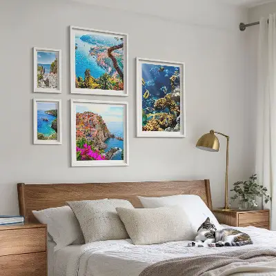 Poliptih v okvirju z motivi obmorske pokrajine, rib in plaž