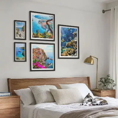 Poliptih v okvirju z motivi obmorske pokrajine, rib in plaž