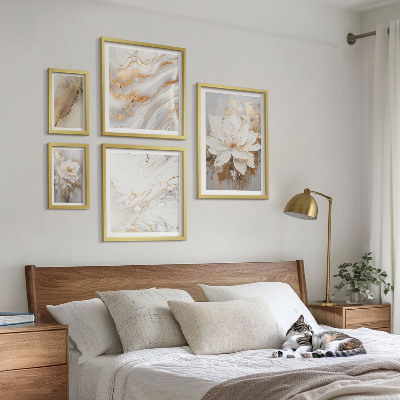Komplet ujemajočih se slik Elegantne cvetlične kompozicije