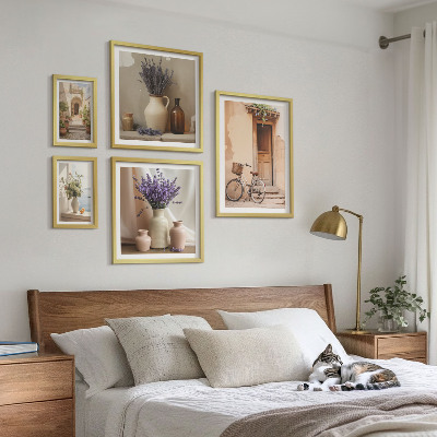 Komplet ujemajočih se slik Elegantna notranjost s kolesom in rožami