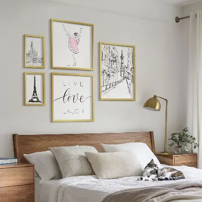 Poliptih v okvirju z motivom elegantnih pariških navdihov