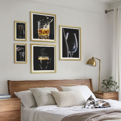 Komplet ujemajočih se slik Koktajli in pijače v baru